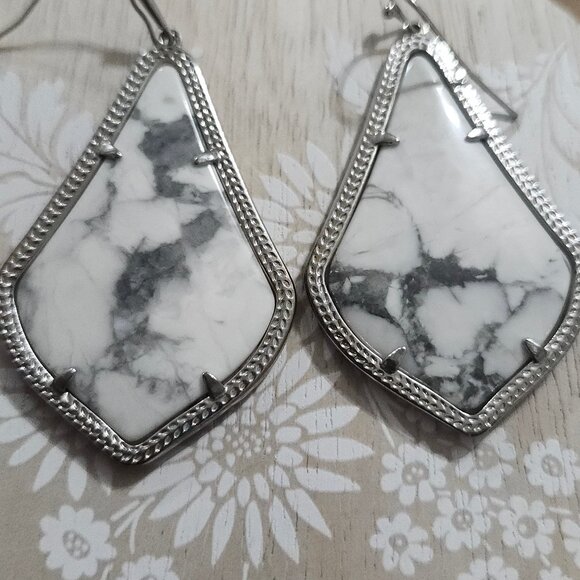 Large Tie Shape White Buffalo White Turquoise Jewelry Set  Kendra Scott White Howlite Alexandra Silver Drop Earrings